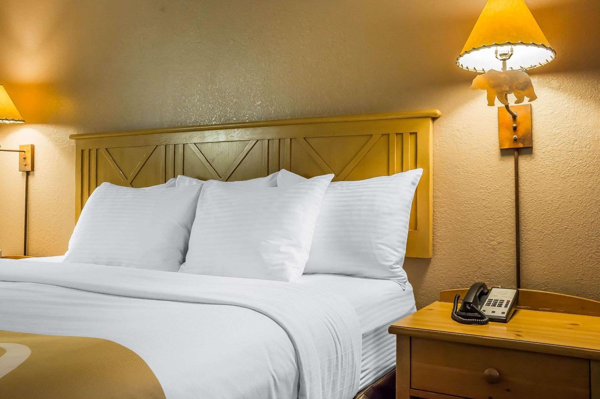 Queen Room - Accessible/Non-Smoking